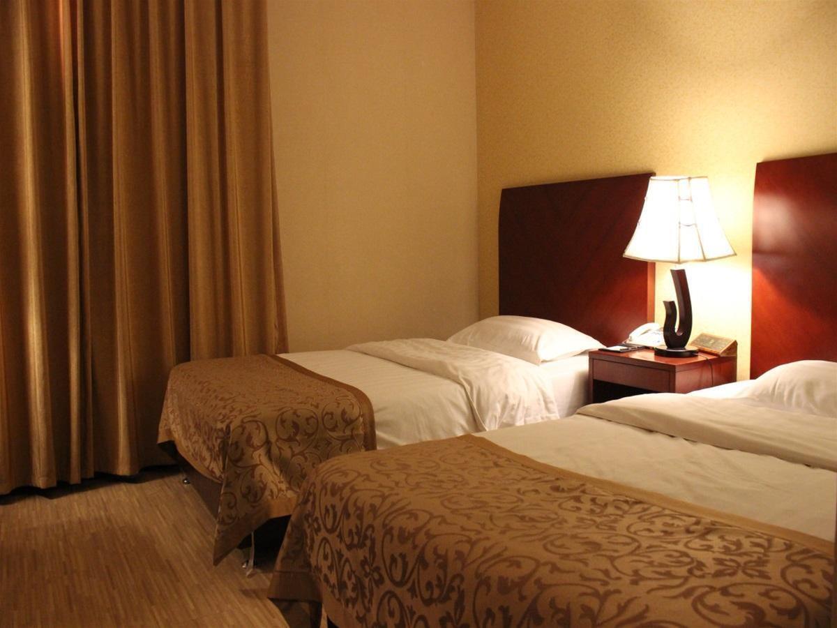 Eagle Canyon Hotel