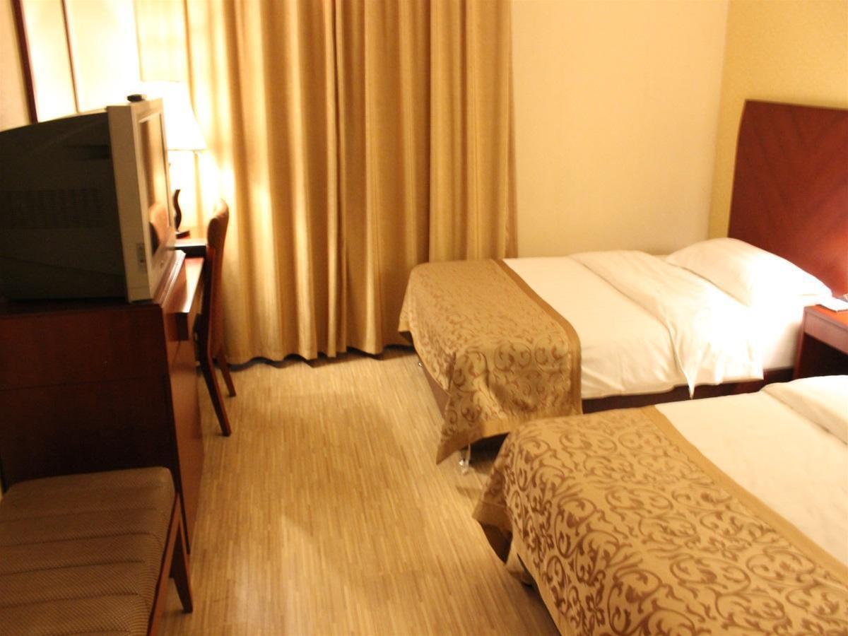 Eagle Canyon Hotel