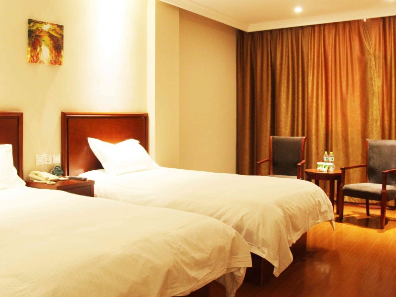 GreenTree Inn Shandong Qingdao Development District SDUST Express Hotel