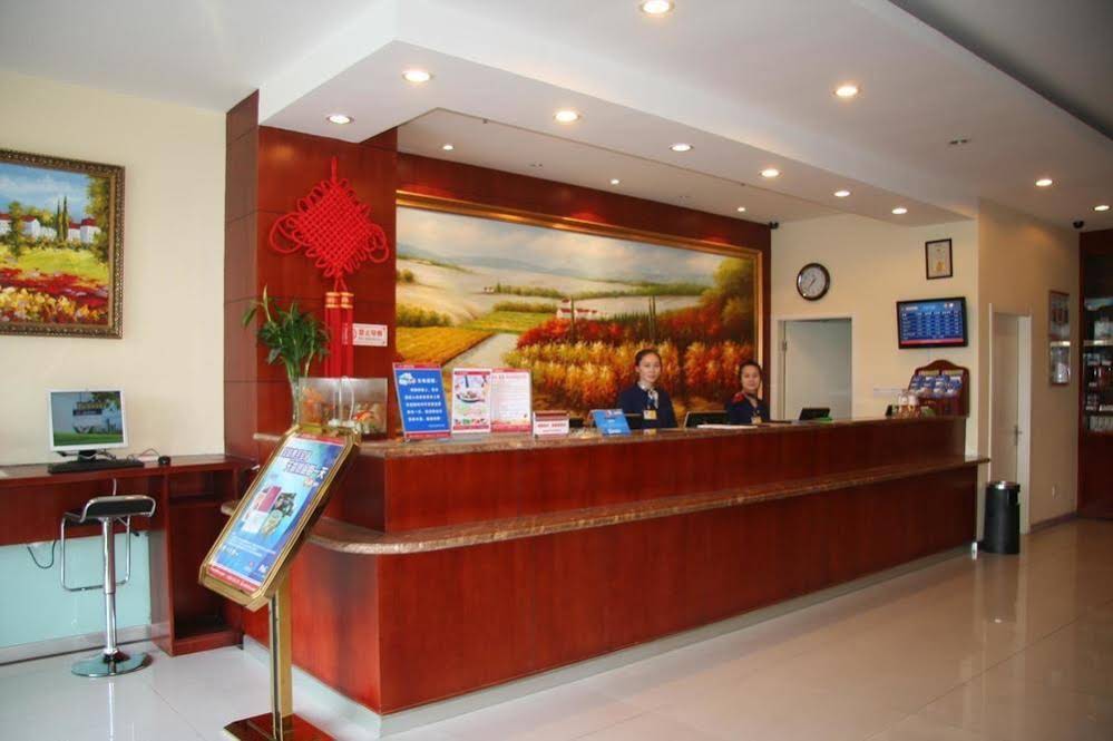 Hanting Hotel Qingdao May Fourth Square