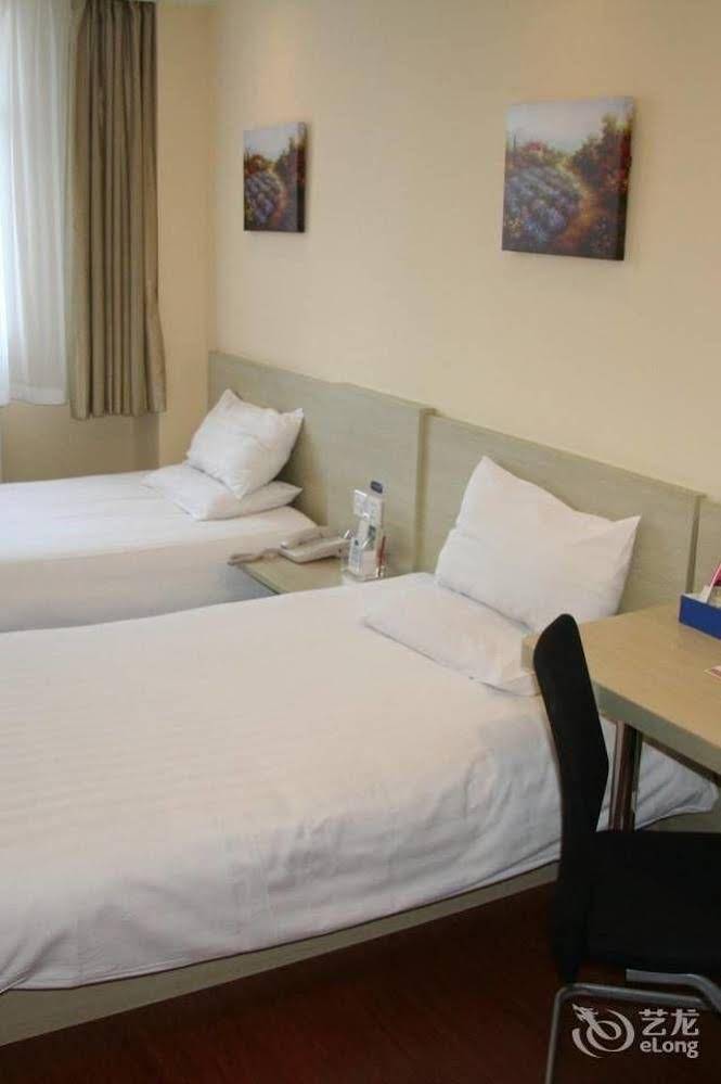 Hanting Hotel Qingdao May Fourth Square
