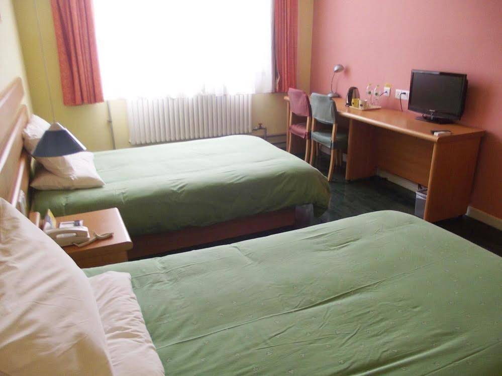 Home Inn Qingdao Jinggangshan Road
