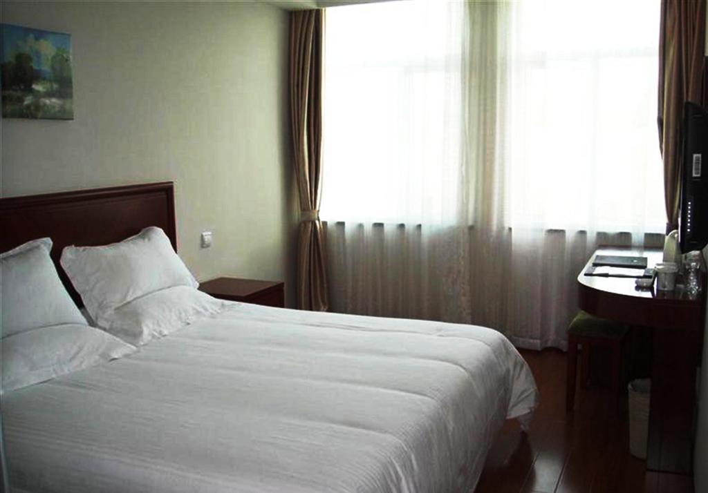 GreenTree Inn ShangHai PuDong Airport HuaXia East Road Railway Station Shell Hotel