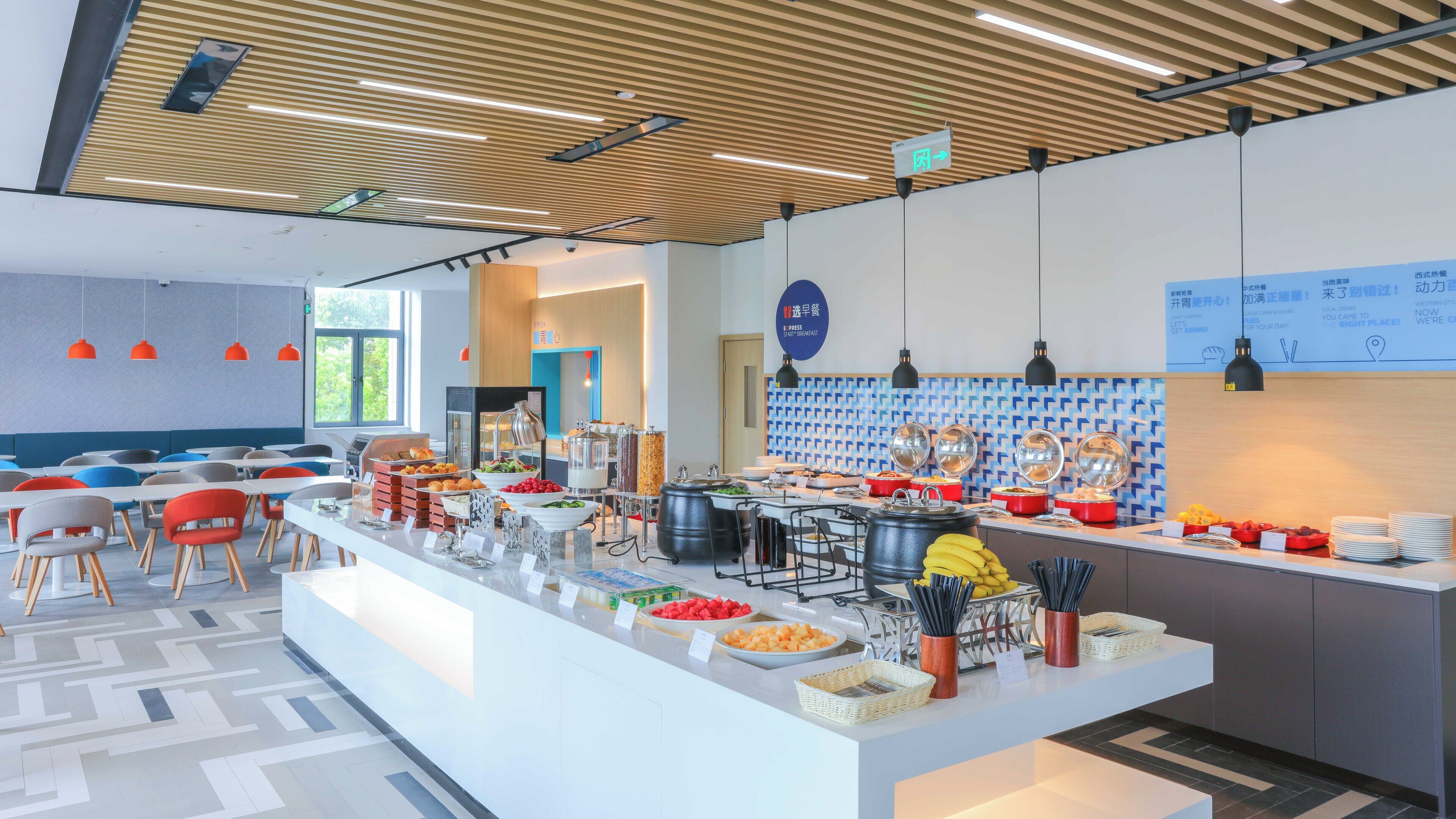 Holiday Inn Express Shanghai Pudong Airport