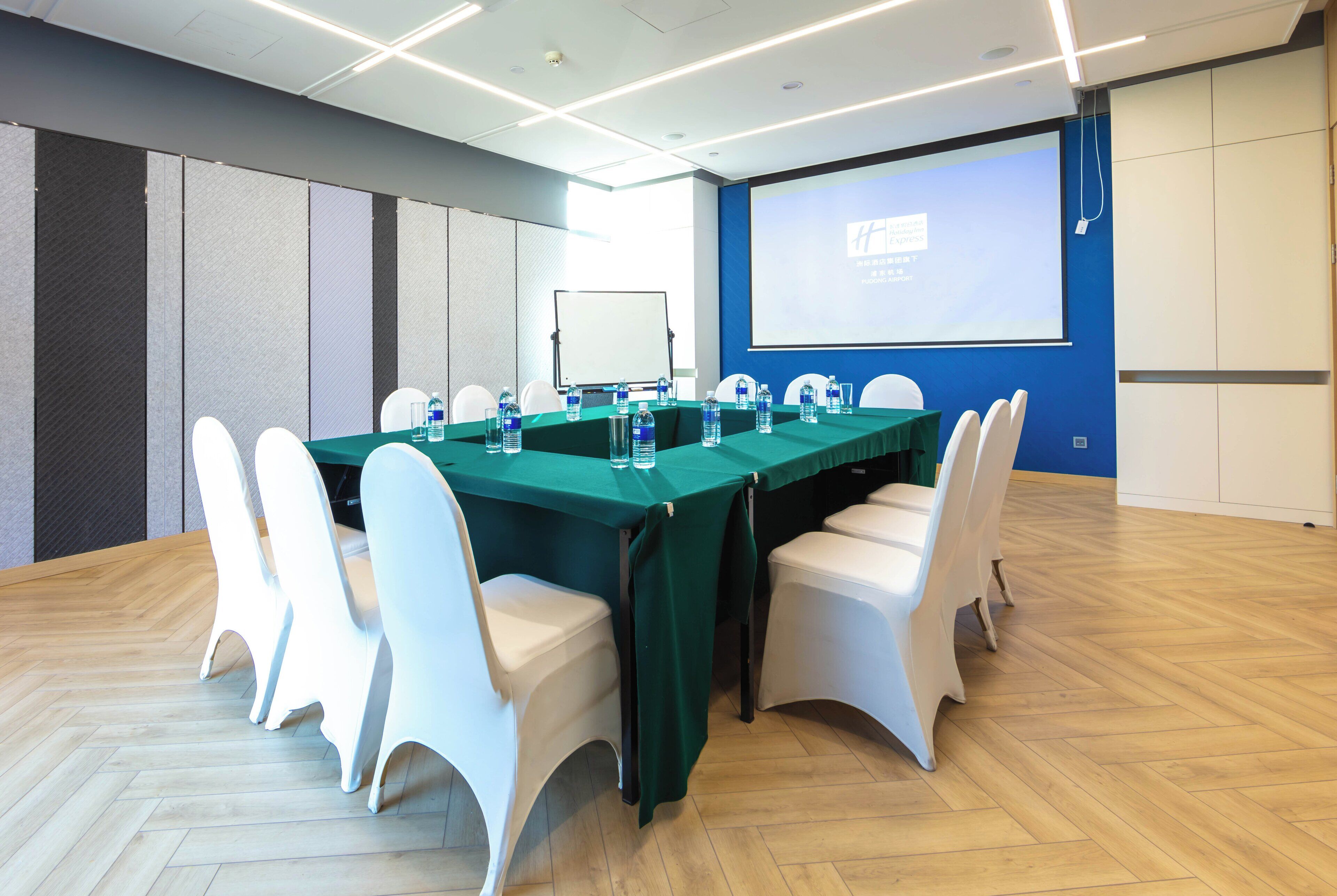 Holiday Inn Express Shanghai Pudong Airport