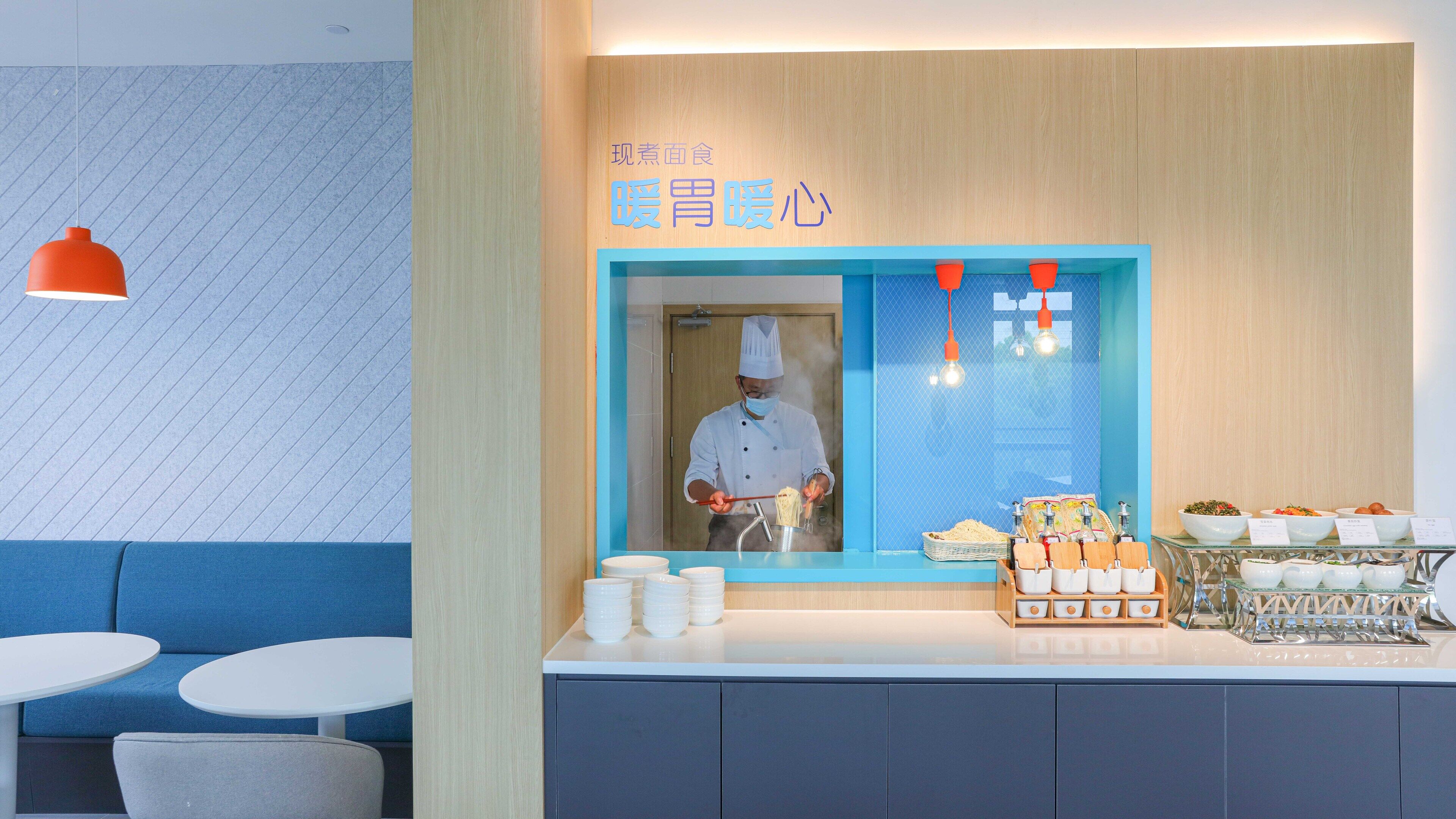 Holiday Inn Express Shanghai Pudong Airport