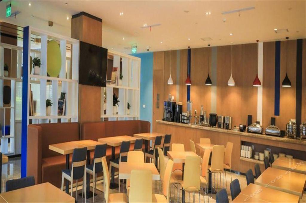 Holiday Inn Express Shanghai Pujiang