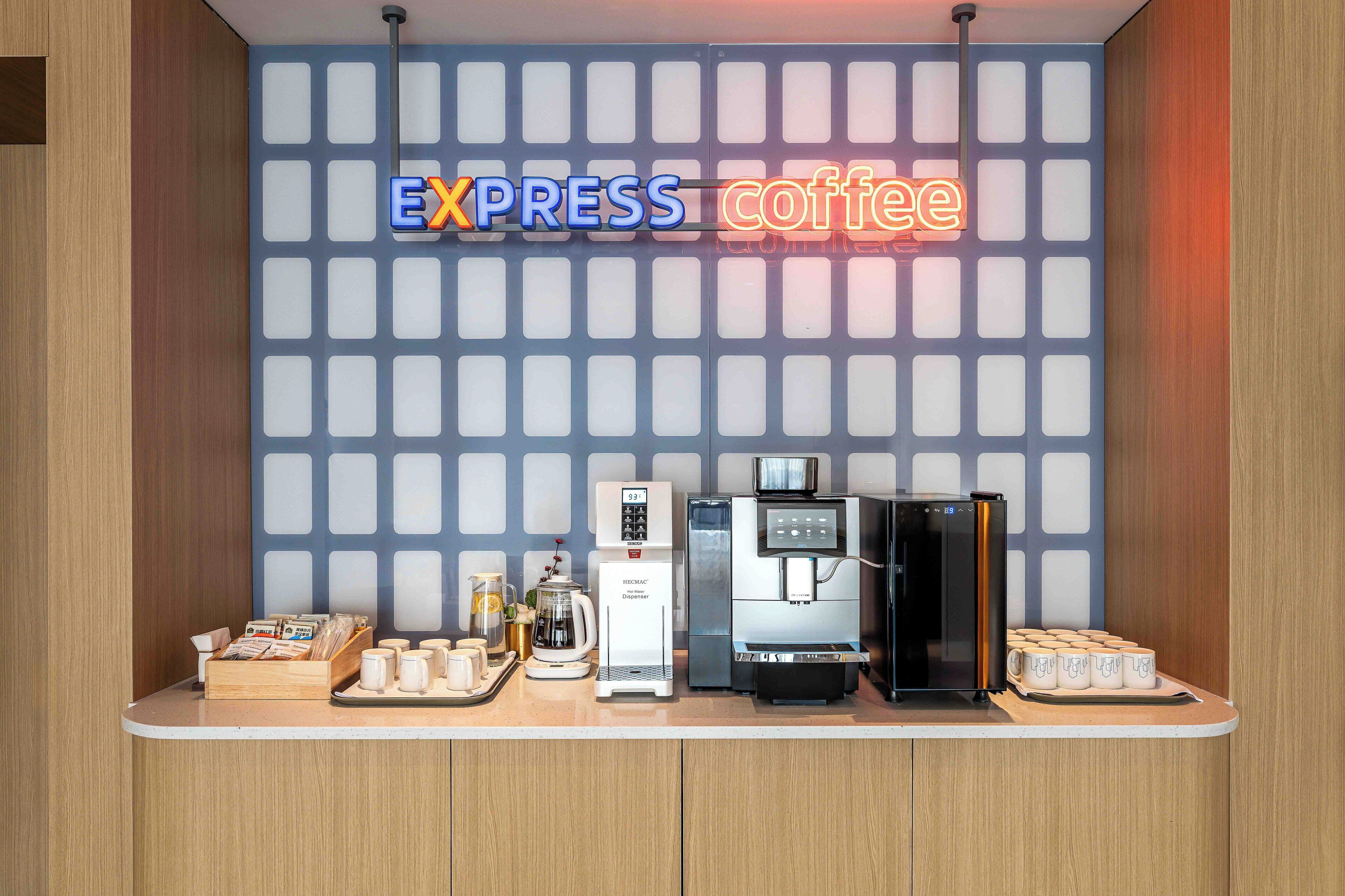 Holiday Inn Express Shanghai PVG Zhuqiao by IHG