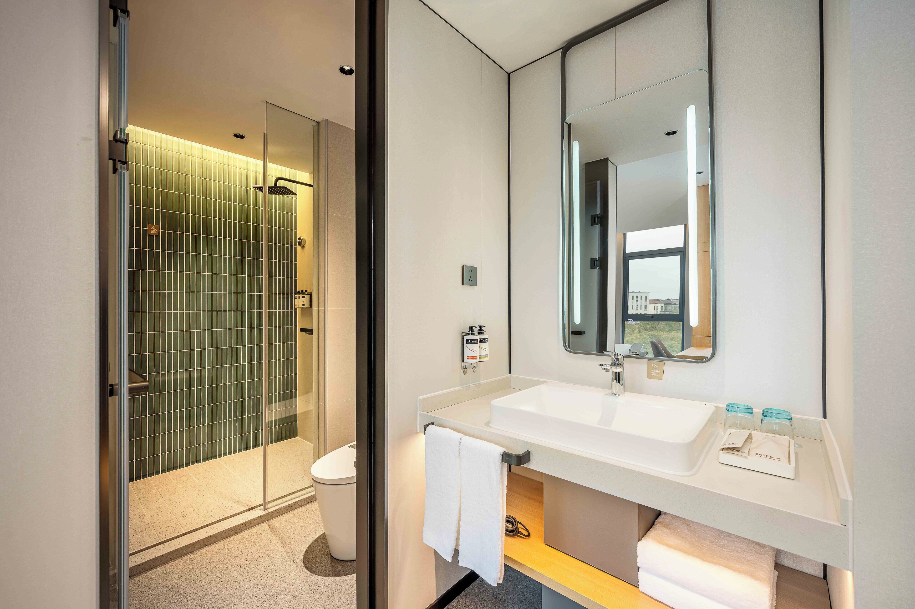 Holiday Inn Express Shanghai PVG Zhuqiao by IHG