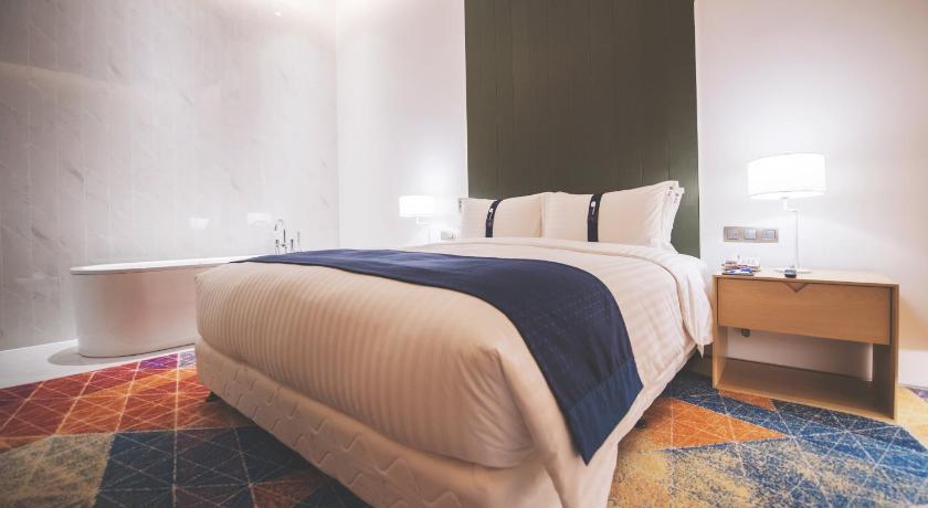 Holiday Inn Express Shanghai Songjiang Fangta