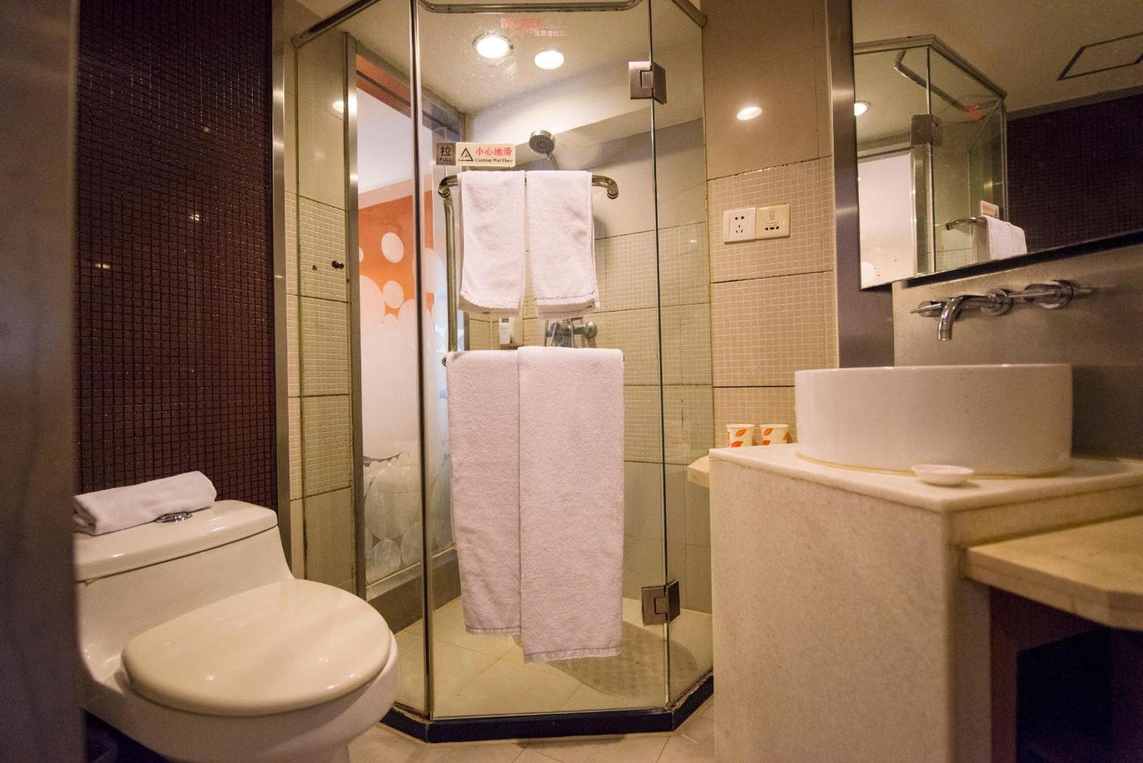 Motel (Shanghai Lujiazui Yushan Road Yuanshen Sports Center)