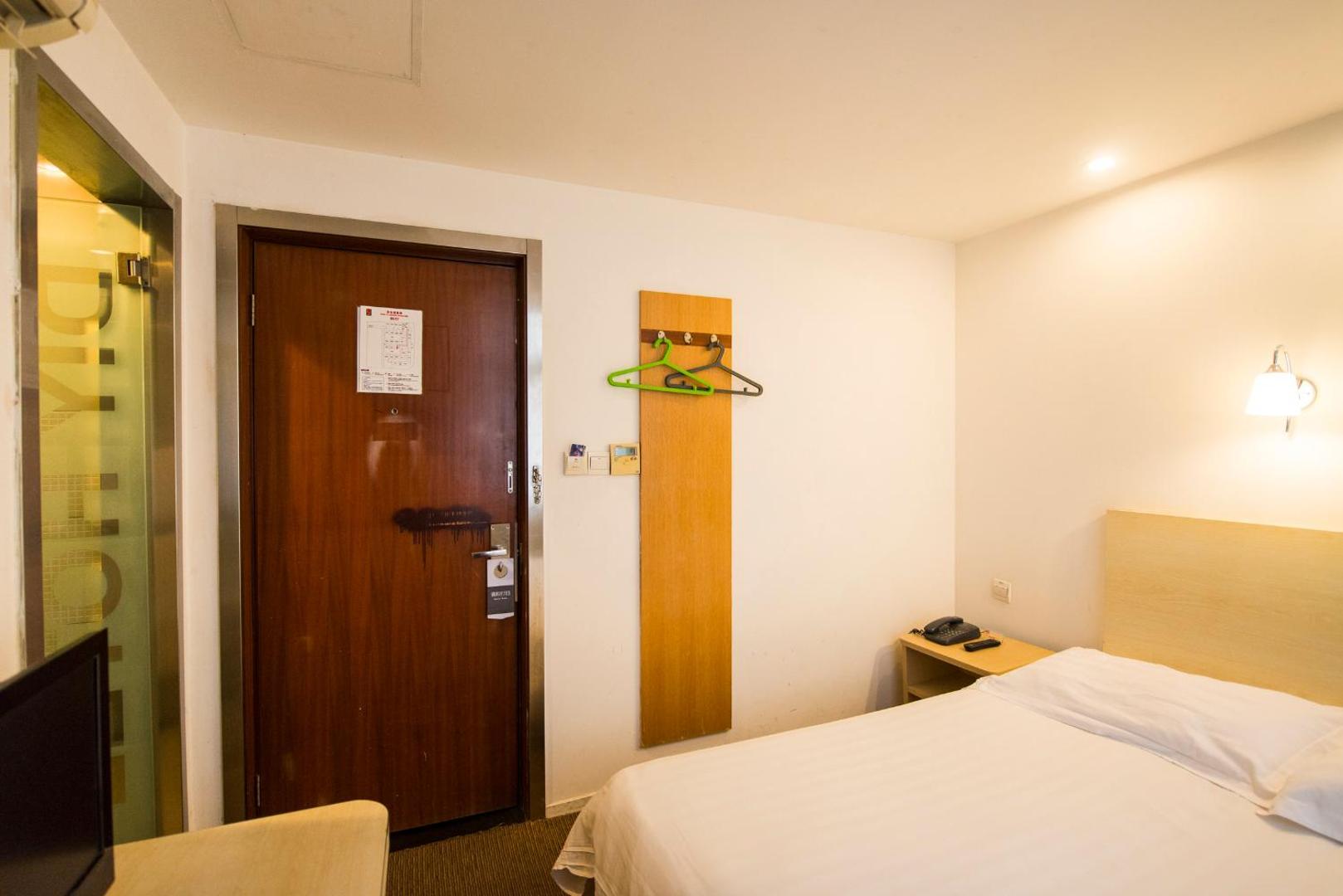 Motel (Shanghai Lujiazui Yushan Road Yuanshen Sports Center)