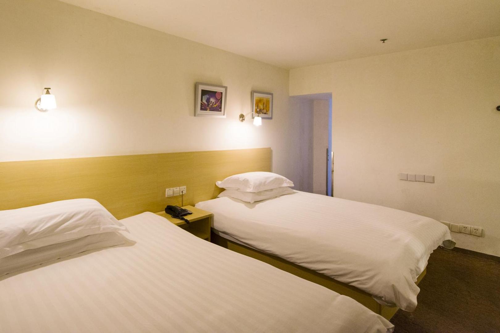 Motel (Shanghai Lujiazui Yushan Road Yuanshen Sports Center)