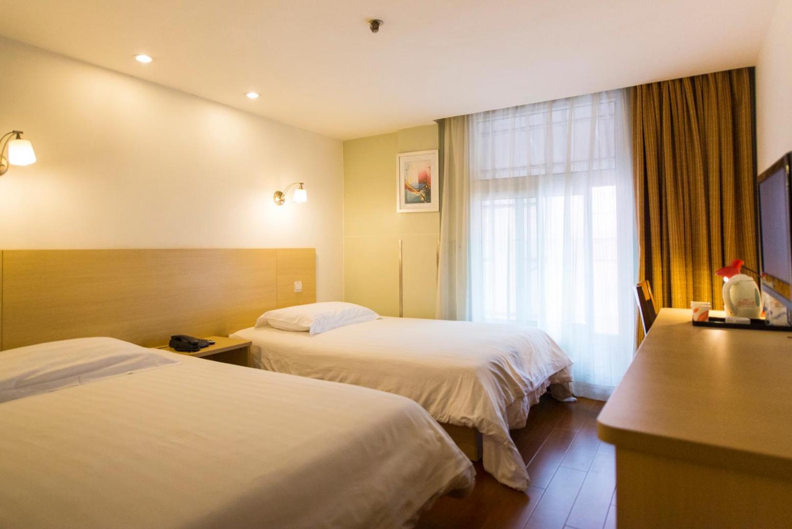 Motel (Shanghai Lujiazui Yushan Road Yuanshen Sports Center)