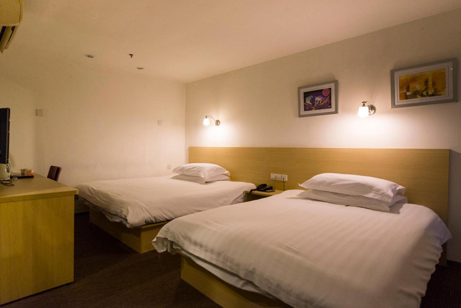 Motel (Shanghai Lujiazui Yushan Road Yuanshen Sports Center)