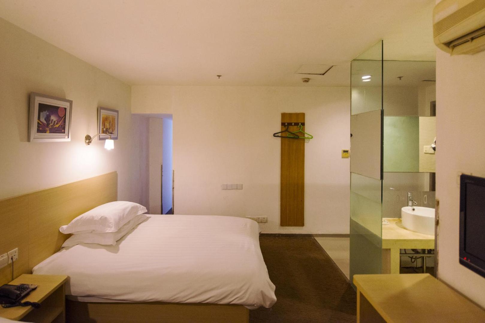 Motel (Shanghai Lujiazui Yushan Road Yuanshen Sports Center)