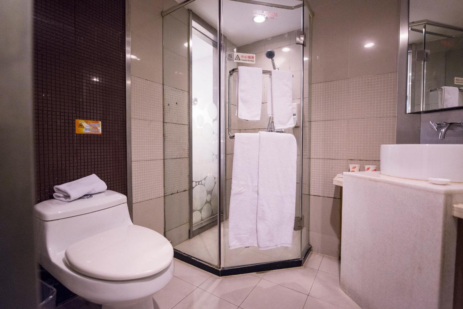 Motel (Shanghai Lujiazui Yushan Road Yuanshen Sports Center)