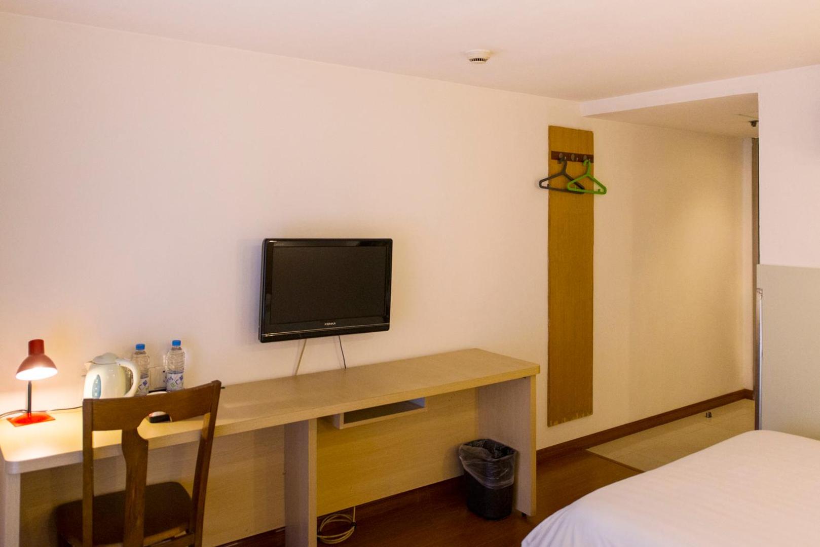 Motel (Shanghai Lujiazui Yushan Road Yuanshen Sports Center)