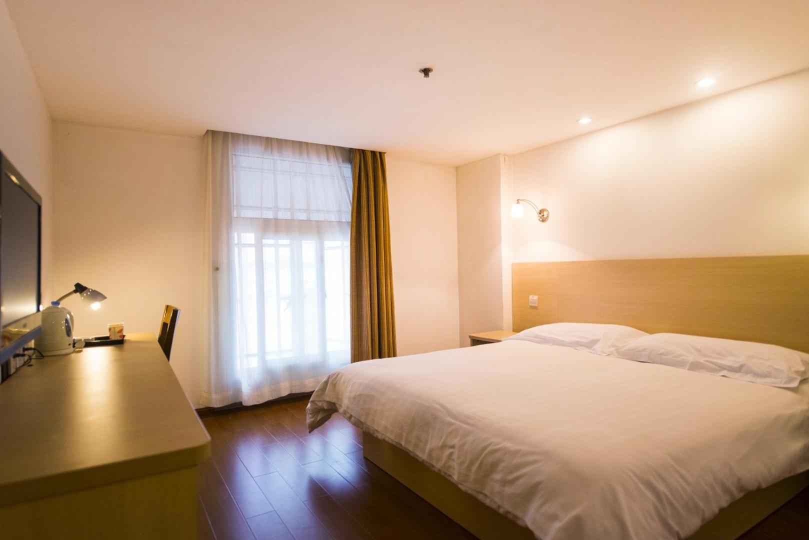 Motel (Shanghai Lujiazui Yushan Road Yuanshen Sports Center)