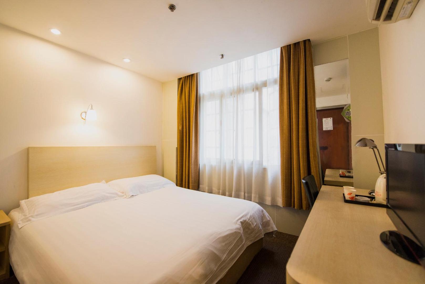 Motel (Shanghai Lujiazui Yushan Road Yuanshen Sports Center)