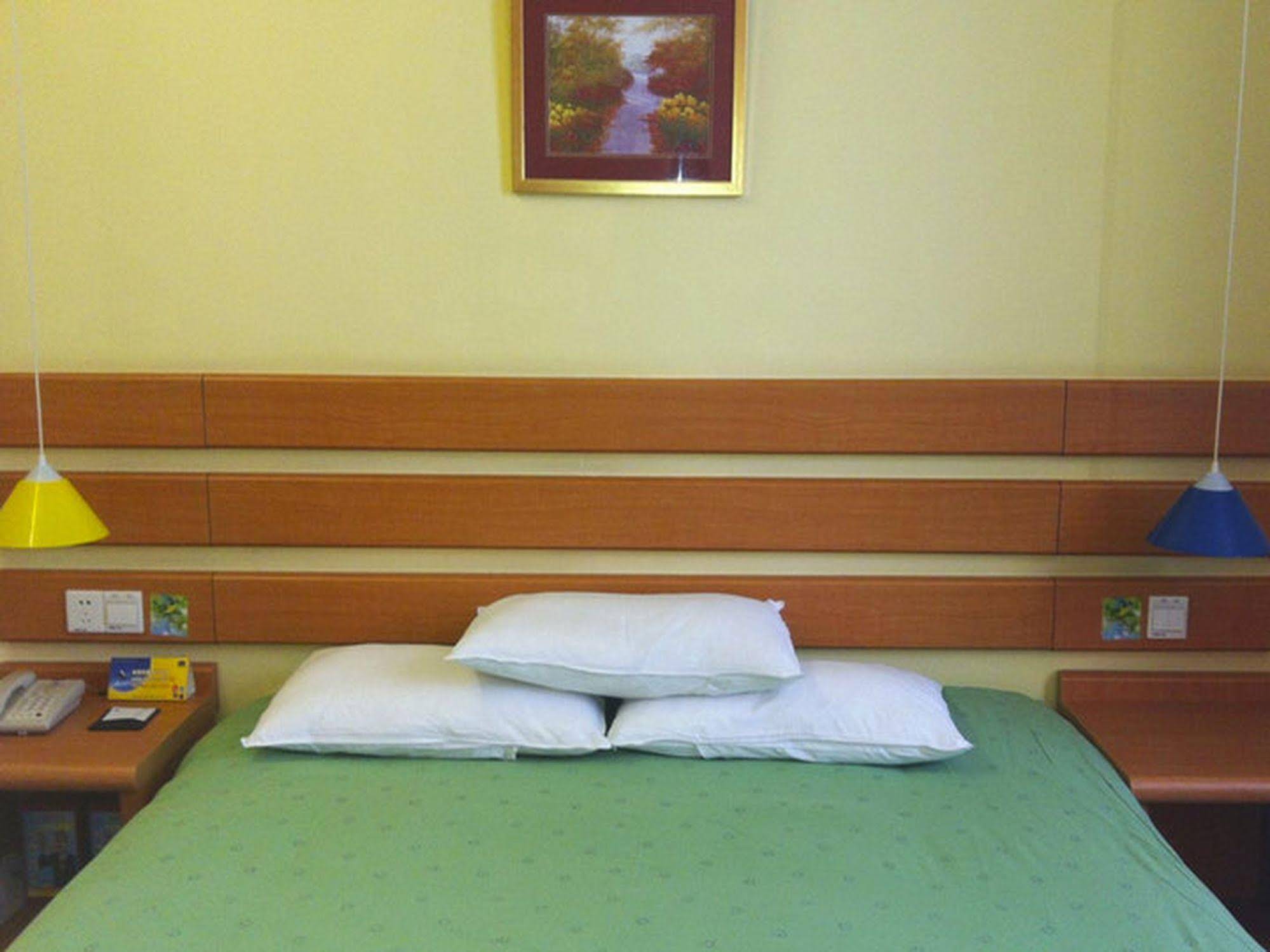 Home Inn Shanghai Lujiazui Dongfang Road