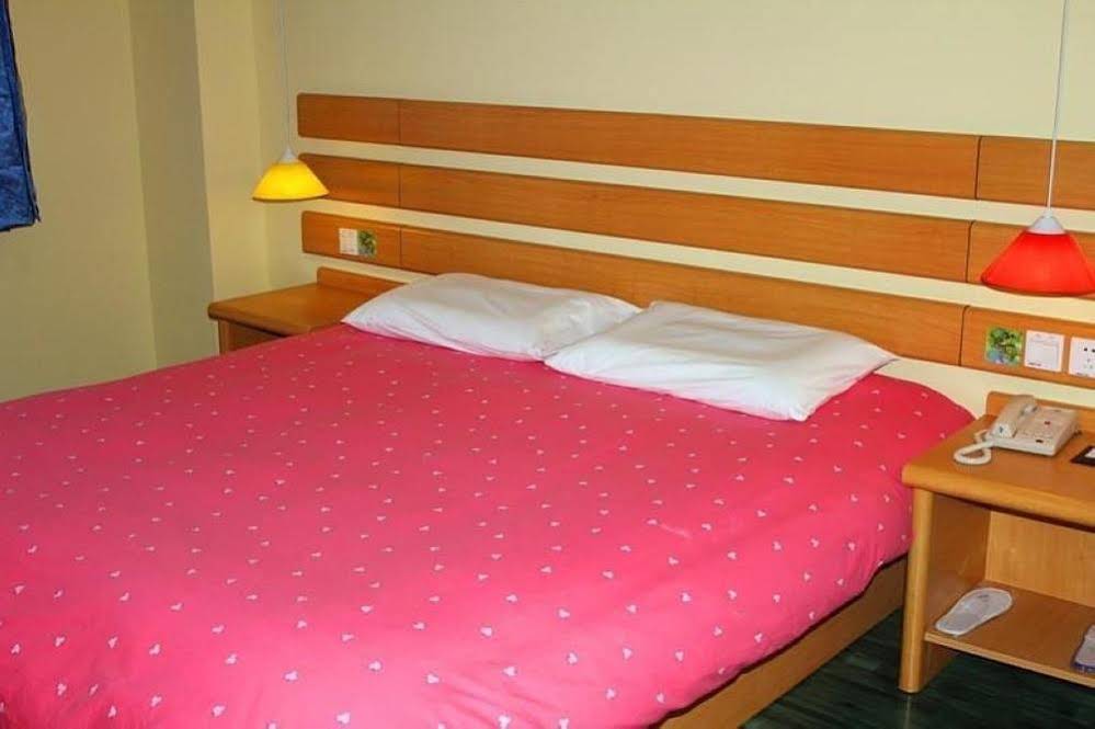 Home Inn Shanghai Pudong Airport Longdong Avenue
