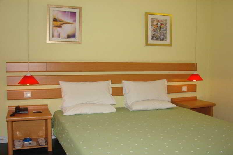 Home Inn Shanghai Daning International Zhabei Park Branch