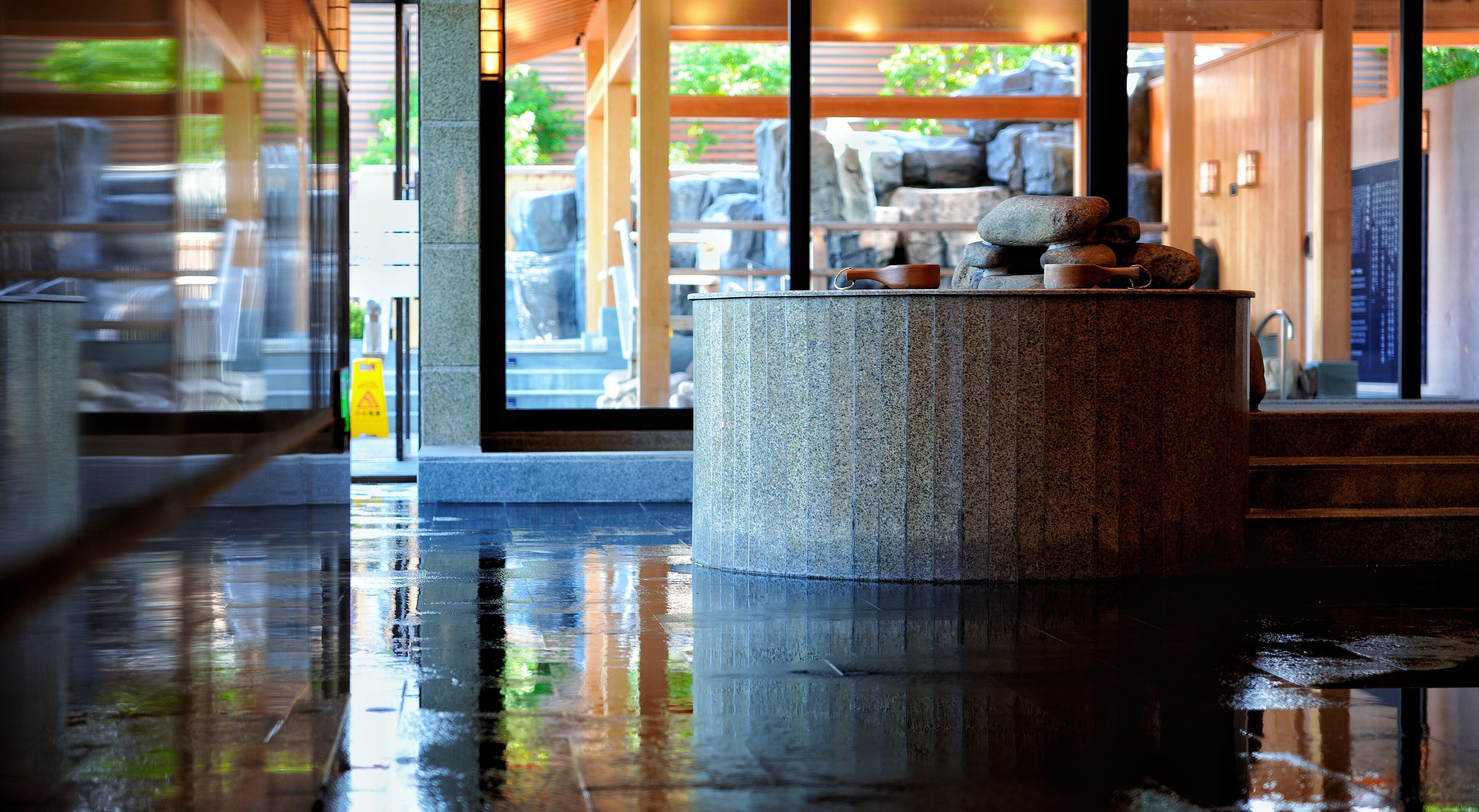 Hyakumangoku Onsen Hotel
