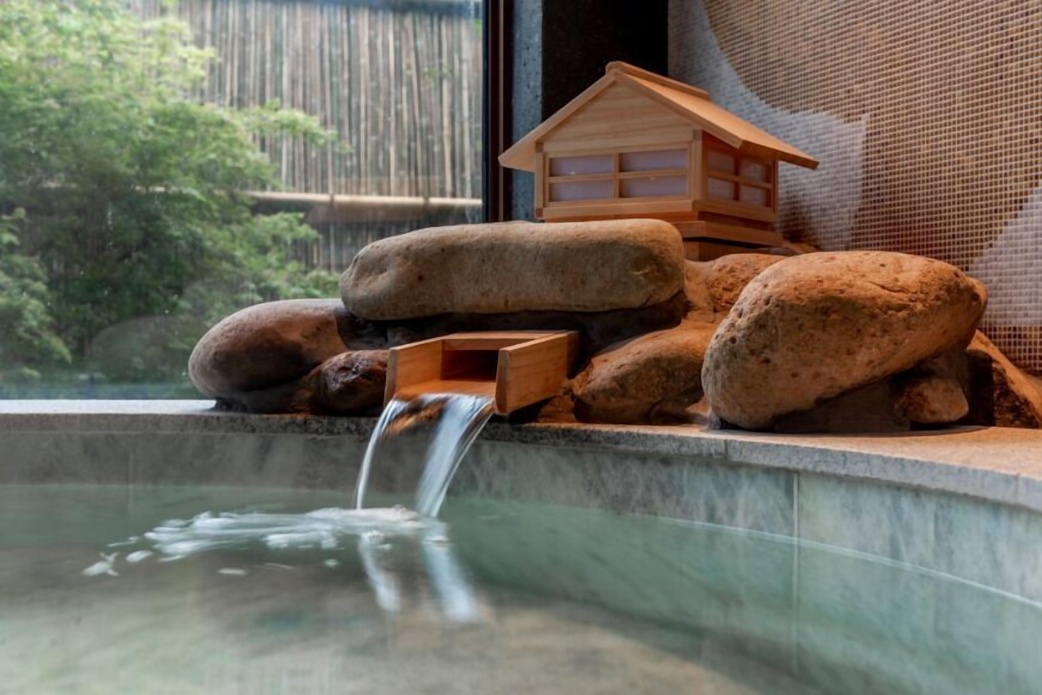 Hyakumangoku Onsen Hotel