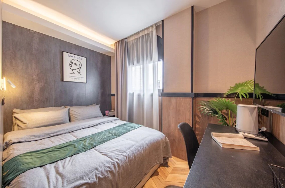 Iforest Hotel