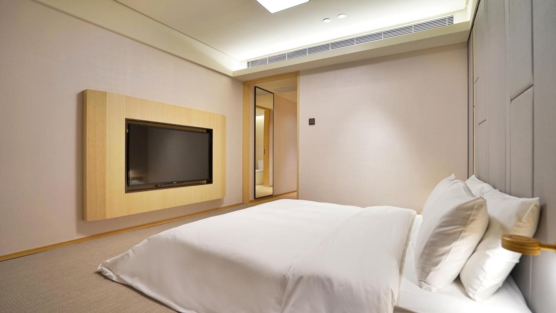 JI Hotel Shanghai South Xizang Road