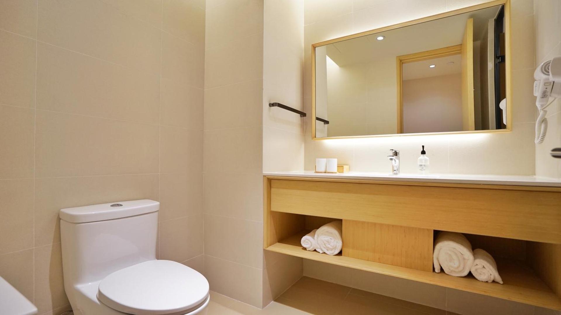JI Hotel Shanghai South Xizang Road