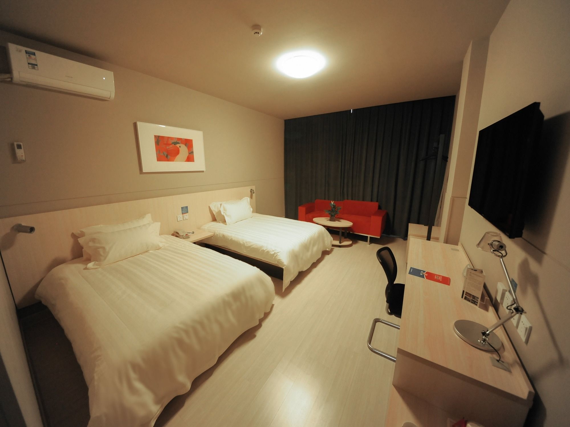 Ji Hotel Shanghai Hailun Road Metro Station