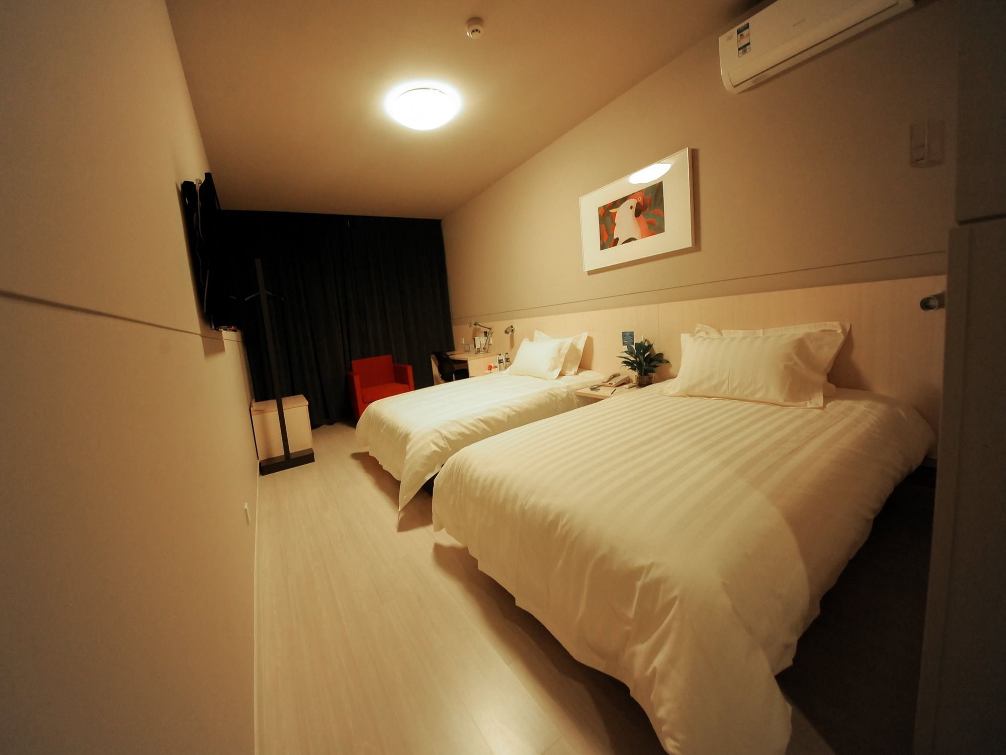 Ji Hotel Shanghai Hailun Road Metro Station