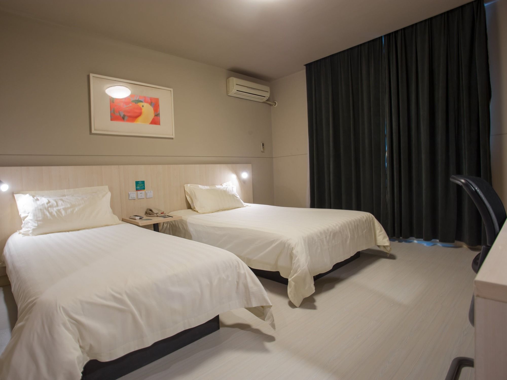 Ji Hotel Shanghai Hailun Road Metro Station
