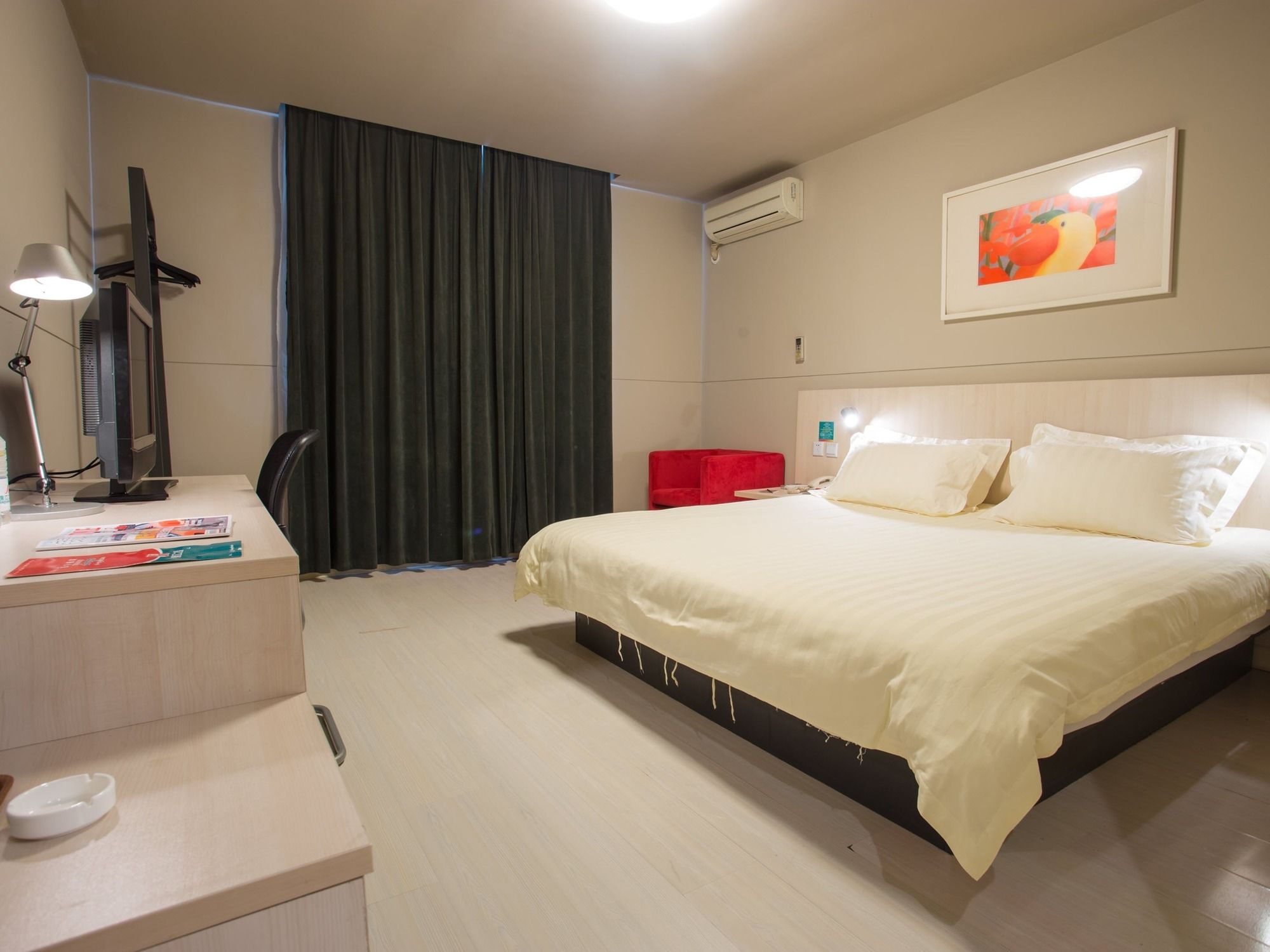 Ji Hotel Shanghai Hailun Road Metro Station