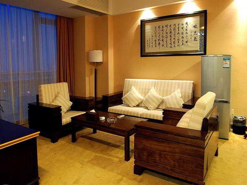 July Plaza International Hotel