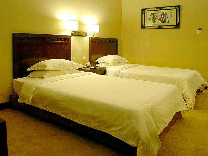 July Plaza International Hotel