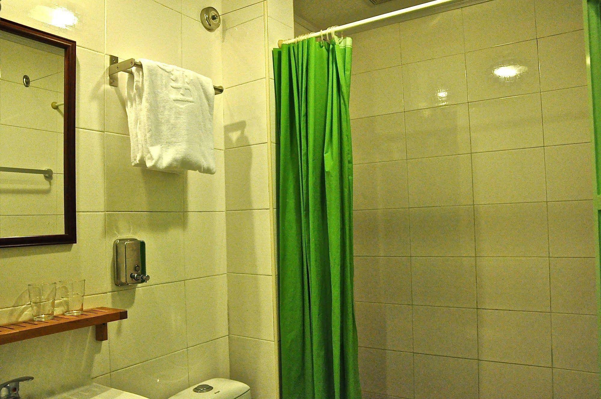 Le Tour Traveler's Rest Youth Hostel