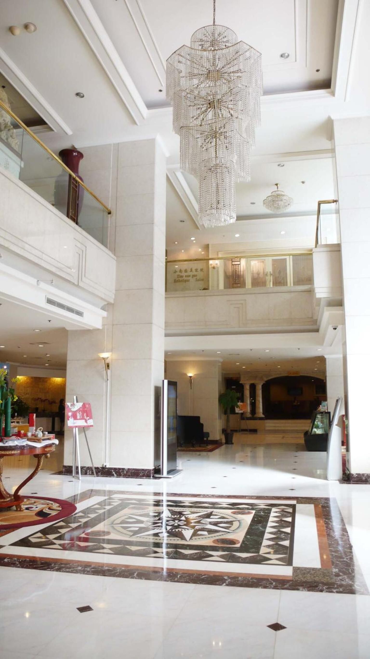 Luxemon Hotel