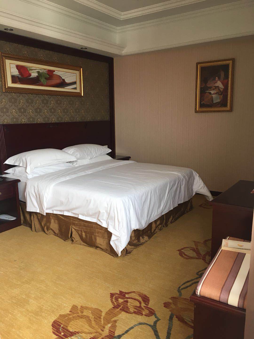 Vienna International Hotel Shanghai Pudong Xinchang Old Town Subway Station