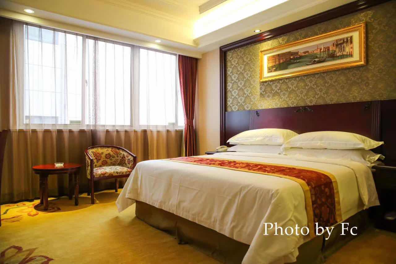 Vienna International Hotel Shanghai Pudong Xinchang Old Town Subway Station