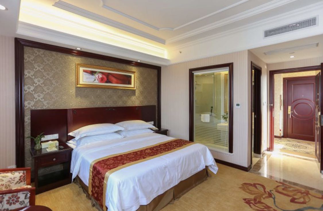 Vienna International Hotel Shanghai Pudong Xinchang Old Town Subway Station
