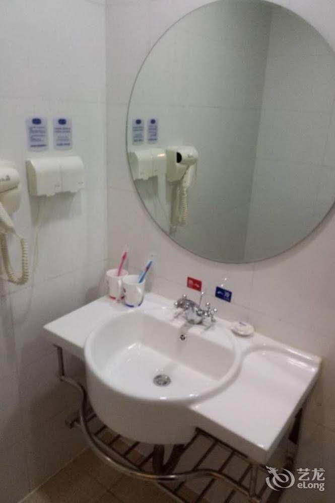Hanting Express Rongcheng Shidao Building