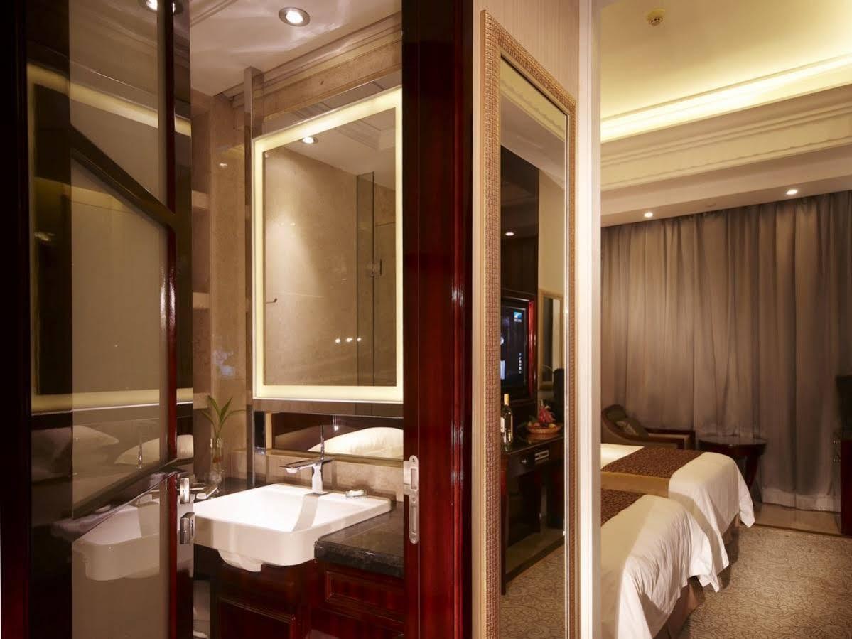 Victoria Grand Hotel