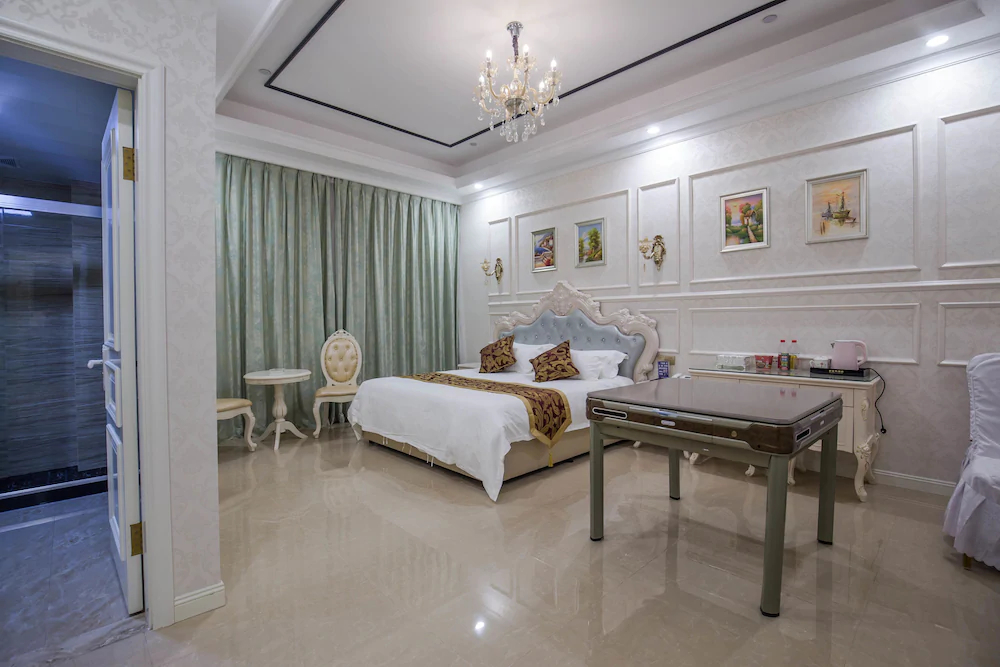 Whezhou New World Hotel
