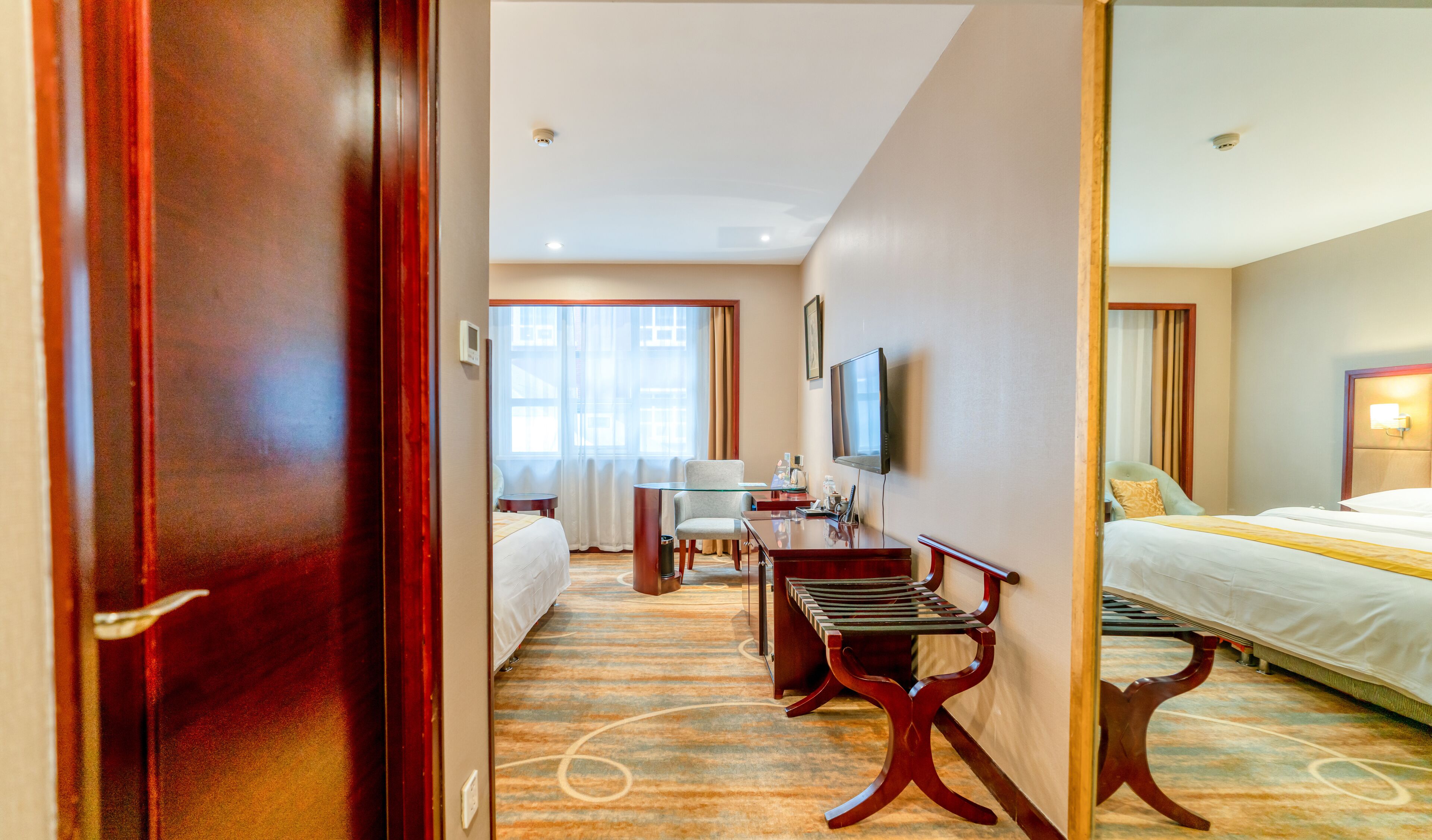 Yantai Meiya International Apt. Hotel