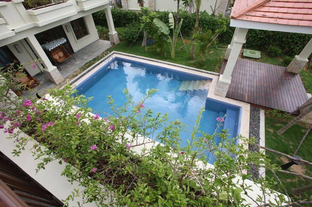 Dragon Bay Hotel