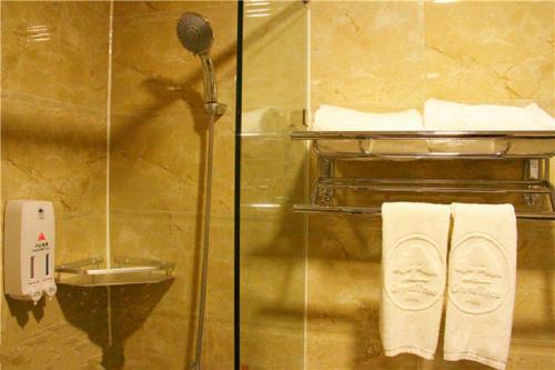 Greentree Inn Sanya He Ping Street Hotel