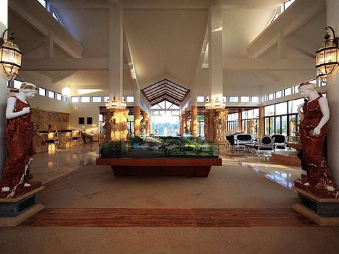 Xinglong Old Banyan Hotel